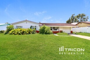 6822 31st Ave N in St. Petersburg, FL - Building Photo