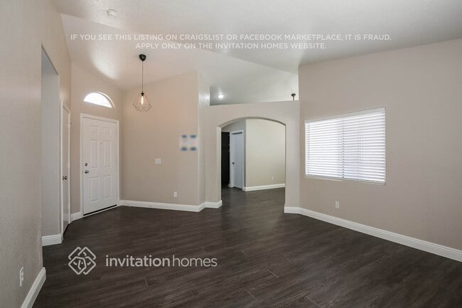 639 Stonehurst Dr in North Las Vegas, NV - Foto de edificio - Building Photo