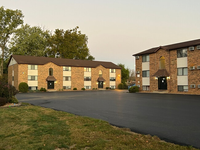 537 Vicksburg Dr in Belleville, IL - Foto de edificio - Building Photo