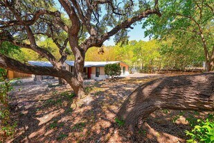 1100 W Johanna St, Unit 303 in Austin, TX - Building Photo