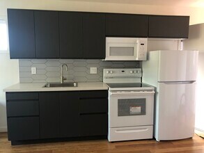 7439 Terrace Dr, Unit Unit A in El Cerrito, CA - Building Photo - Building Photo