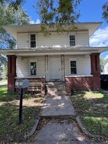 121 1st St NW in Oelwein, IA - Building Photo