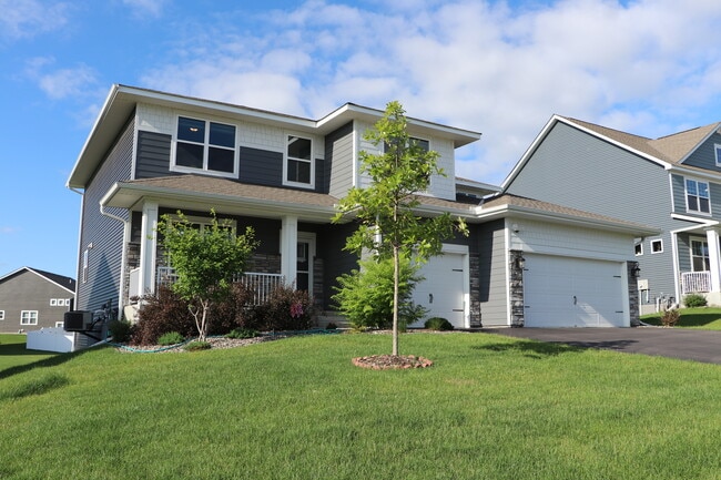 8180 180th St W in Lakeville, MN - Foto de edificio - Building Photo