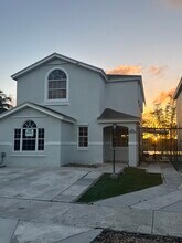 16274 SW 139th Ct in Miami, FL - Foto de edificio - Building Photo