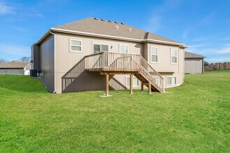 1108 NW Hilltop Ln in Grain Valley, MO - Building Photo - Building Photo