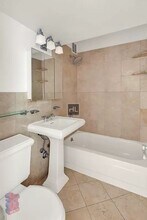 E 25TH ST. in New York, NY - Foto de edificio - Building Photo