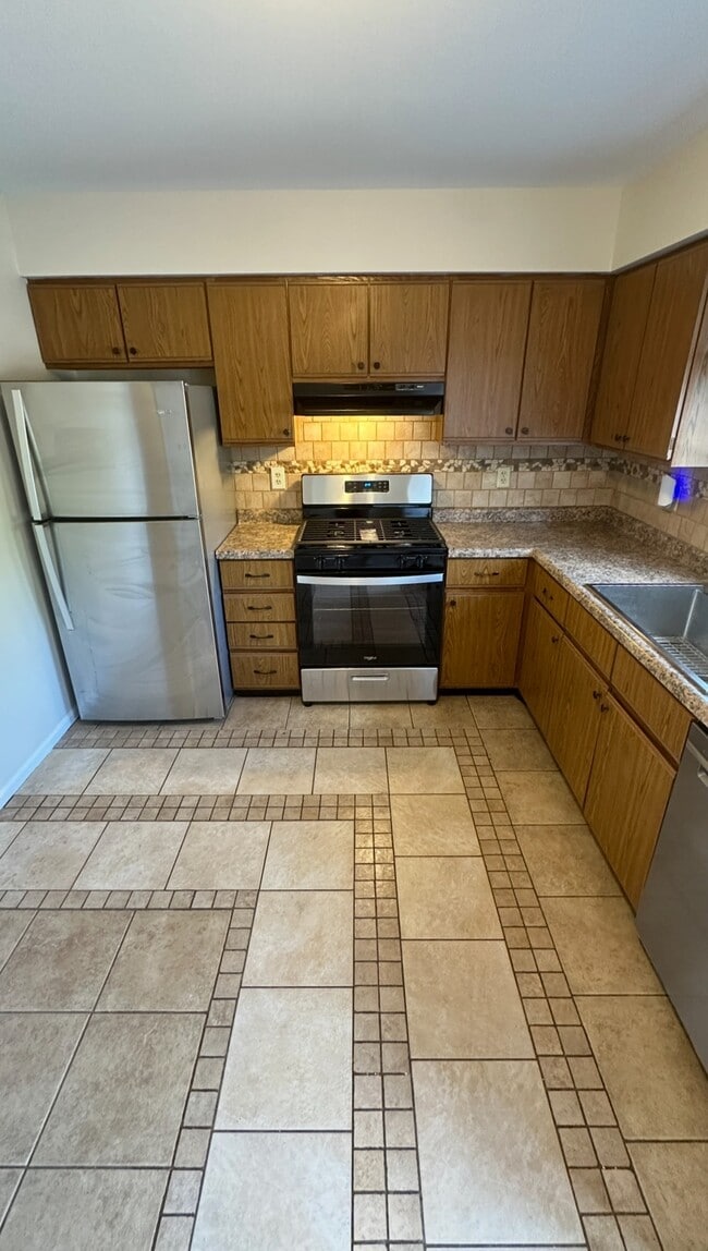 property at 117 Colonial Pkwy