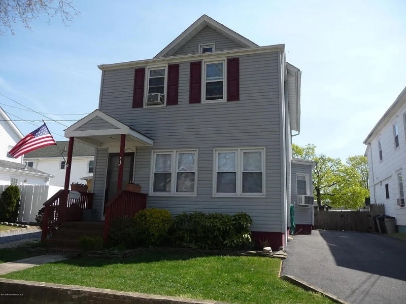 37 Leighton Ave in Red Bank, NJ - Building Photo