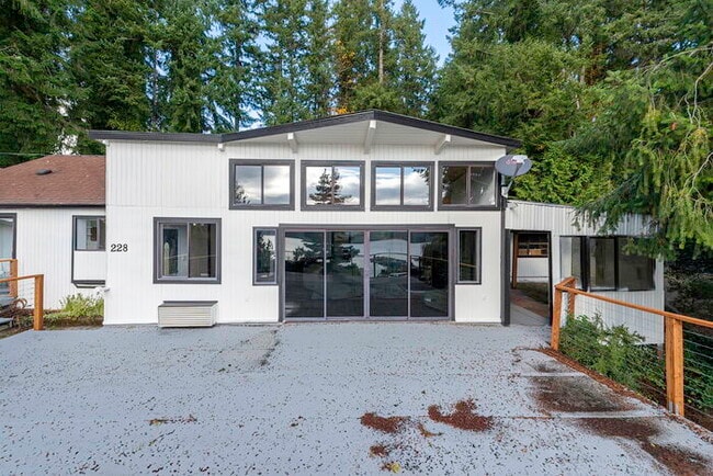 property at 228 Lakeview Dr