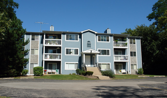 Beachway Apartments in Fox River Grove, IL - Building Photo - Building Photo