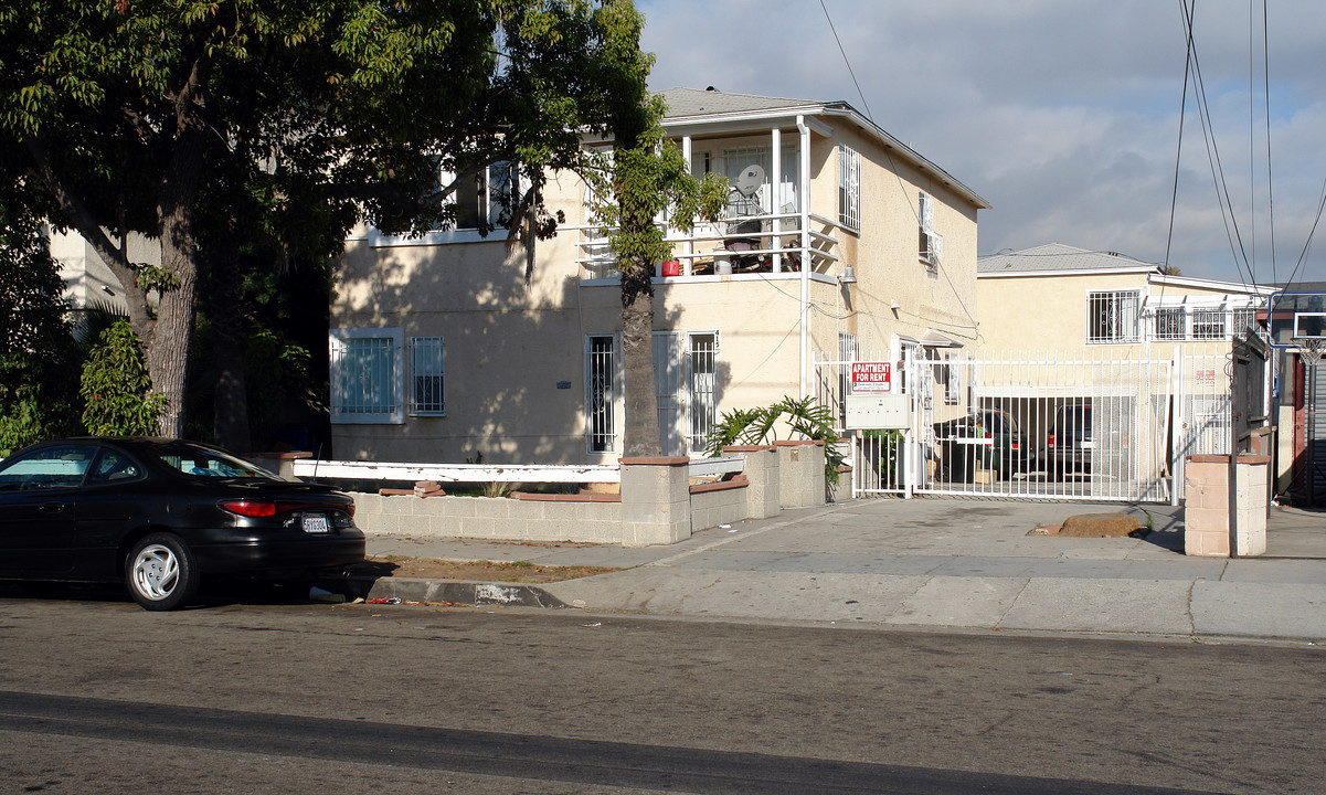 Duplex + 3 Cottages + Sfr in Inglewood, CA - Foto de edificio