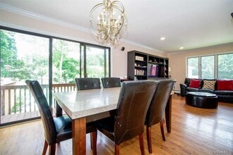 2 Thorne Ct in Bethpage, NY - Foto de edificio - Building Photo