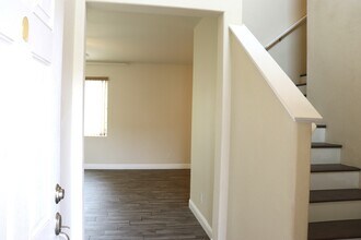 864 Pinewood Ave in Sanger, CA - Building Photo - Building Photo