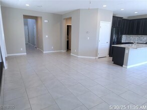 12212 Loggeta Way in Las Vegas, NV - Building Photo - Building Photo