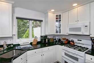 59 Prospect St in Ridgefield, CT - Building Photo - Building Photo