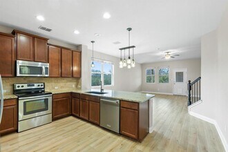 10824 Dinah Dr in Austin, TX - Building Photo - Building Photo