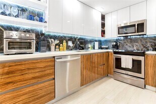 2821 N Miami Beach Blvd in North Miami Beach, FL - Building Photo