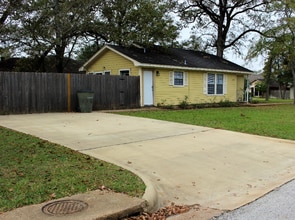 3322 Augusta Dr in Bryan, TX - Building Photo - Building Photo