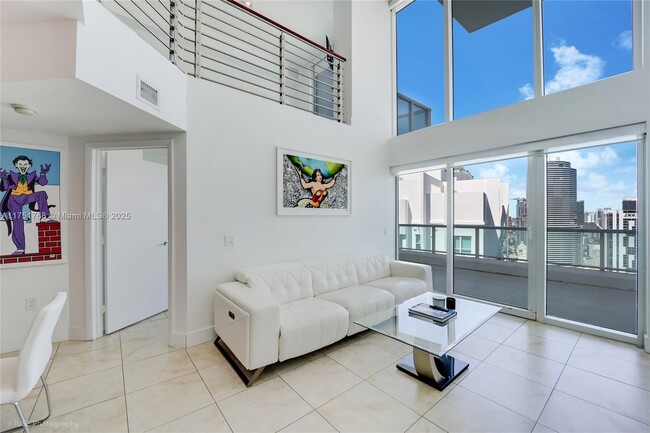 41 SE 5th St, Unit 2409 in Miami, FL - Foto de edificio - Building Photo
