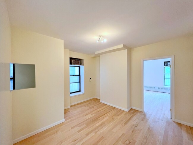 43 Central Park N in New York, NY - Building Photo - Interior Photo