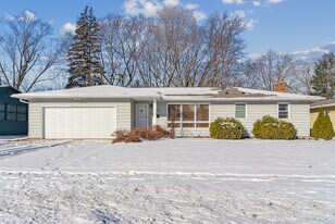 3032 W 9th St in Waterloo, IA - Building Photo