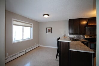 8503-8108 108 St NW in Edmonton, AB - Building Photo - Building Photo
