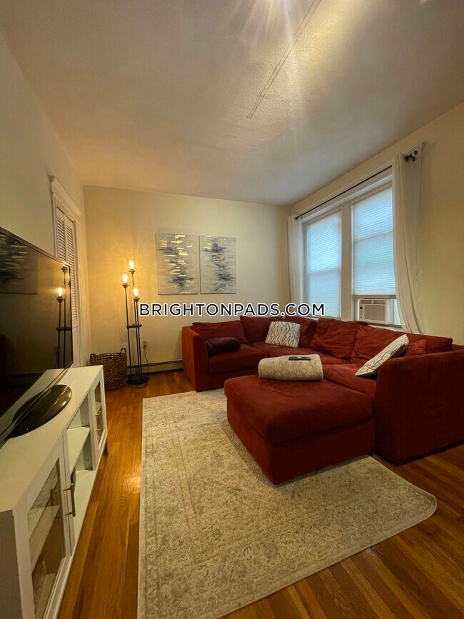 1645 Commonwealth Ave in Boston, MA - Building Photo - Building Photo