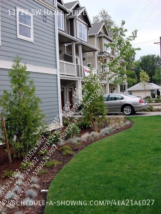13727 SW Hazel St in Beaverton, OR - Foto de edificio - Building Photo