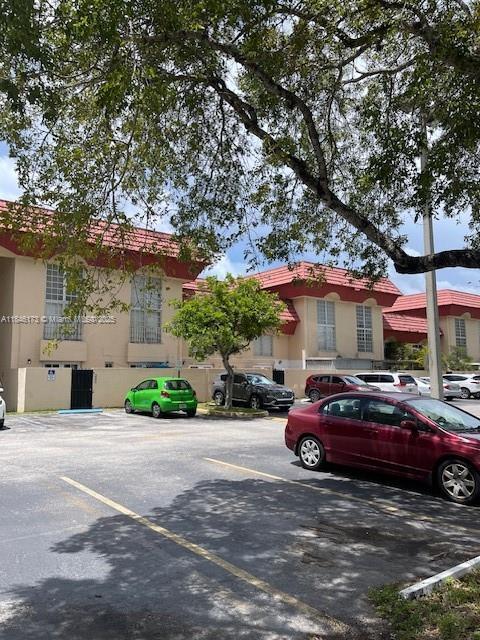 10905 N Kendall Dr in Miami, FL - Building Photo