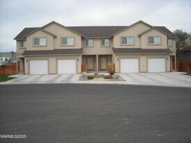 655 Desert Springs Ct in Fallon, NV - Building Photo