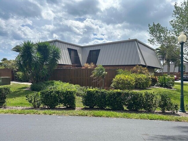 1420 Ocean Way in Jupiter, FL - Foto de edificio - Building Photo