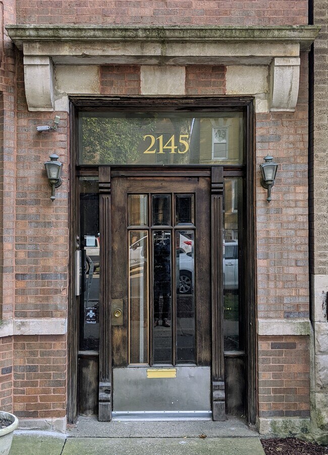 2145 W Thomas St in Chicago, IL - Building Photo - Building Photo