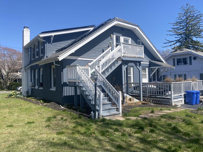 30 Sterling Ct in Huntington, NY - Building Photo - Building Photo