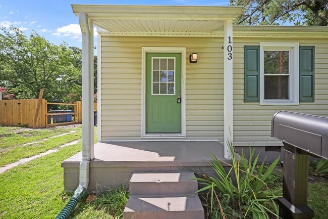 103 Robin Rd in Jacksonville, NC - Building Photo - Building Photo