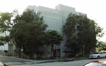 Franklin Place in Los Angeles, CA - Foto de edificio - Building Photo