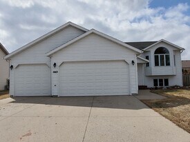 1663 51st St S in Fargo, ND - Building Photo