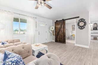 1261 W La Jolla Dr in Tempe, AZ - Foto de edificio - Building Photo