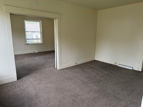 100 Brook St, Unit 1 in Corry, PA - Foto de edificio - Building Photo