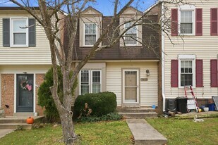 7923 Pebble Brook Ct in Springfield, VA - Building Photo