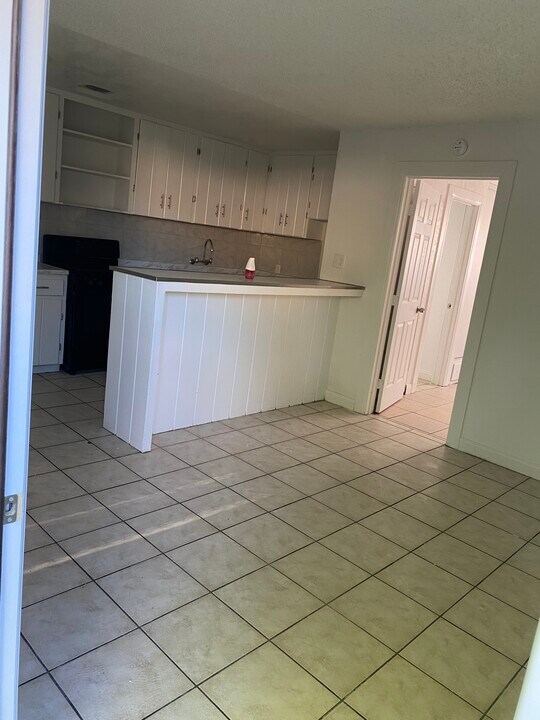 421 4th St in Bakersfield, CA - Building Photo