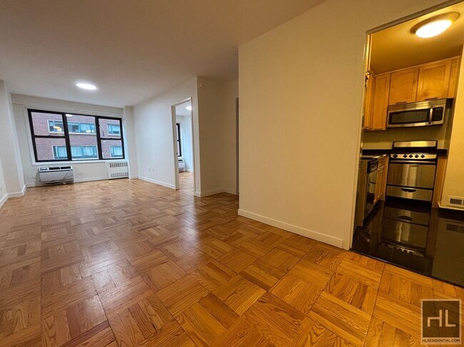 Fourth Avenue, Unit 3L