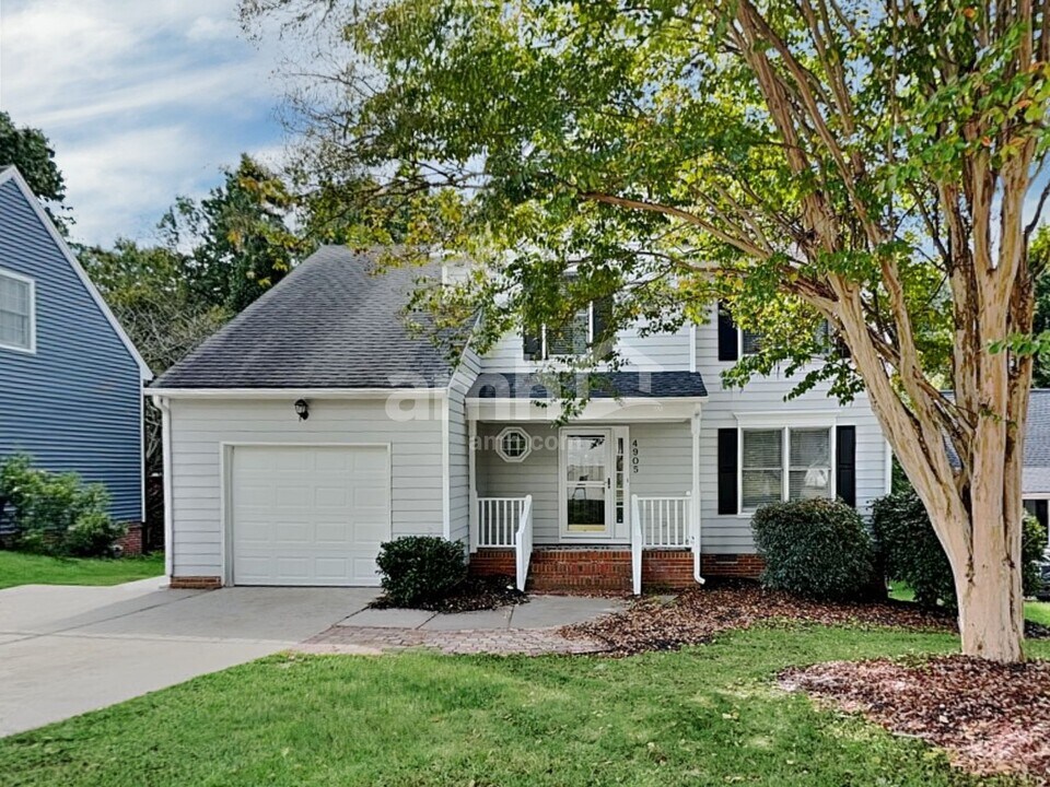 4905 Heritage Woods Ct in Greensboro, NC - Foto de edificio