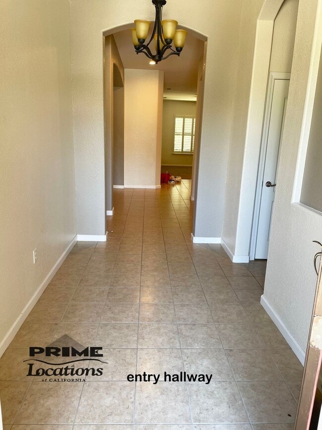 3528 Nouveau Way in Gold River, CA - Building Photo - Building Photo