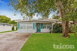 255 Wertz Dr in Largo, FL - Building Photo