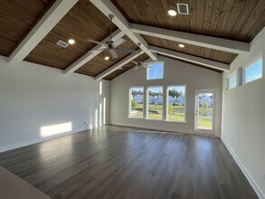 5658 Native Oak Dr in Tallahassee, FL - Building Photo - Building Photo