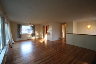 14735 Bethel Ln SW in Vashon, WA - Building Photo - Building Photo