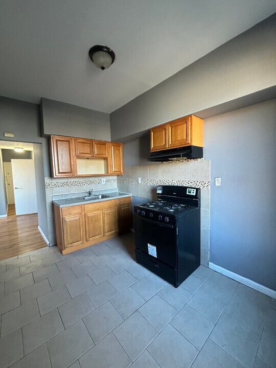 261 Roseville Ave, Unit 1B in Newark, NJ - Building Photo