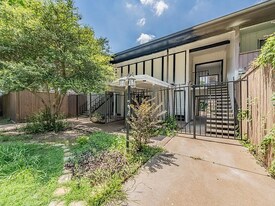 2627 Douglas Ave, Unit APT 115 in Dallas, TX - Building Photo