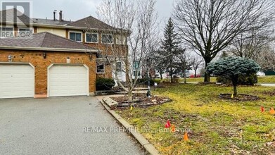 35 Davies Crescent in Whitby, ON - Building Photo - Building Photo