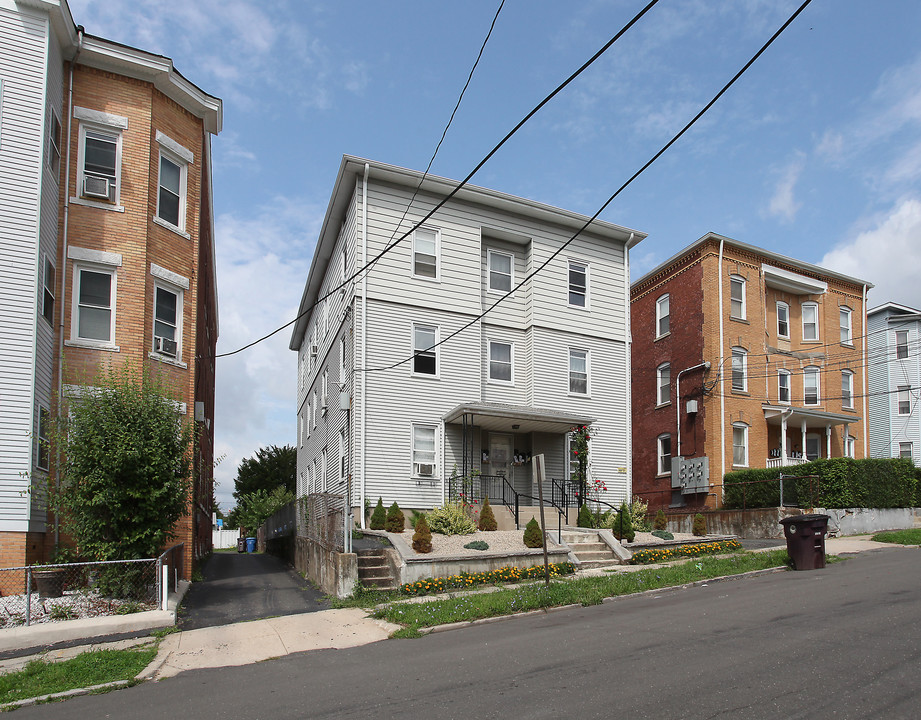 64 Booth St in New Britain, CT - Building Photo